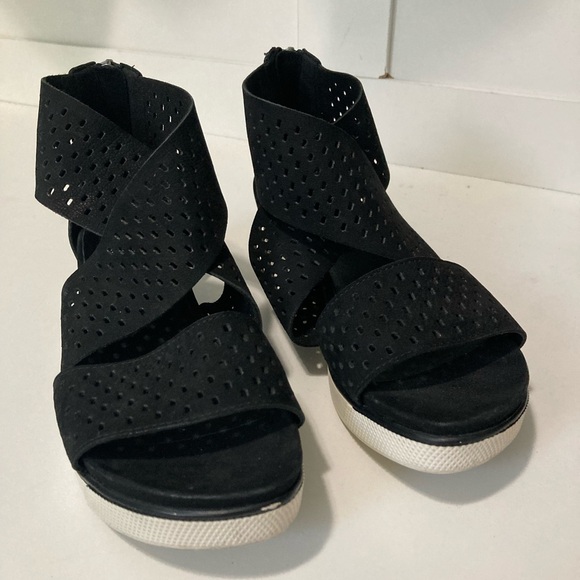 Eileen Fisher Suede Strappy Black Sandals Size 6.5 - Picture 2 of 6